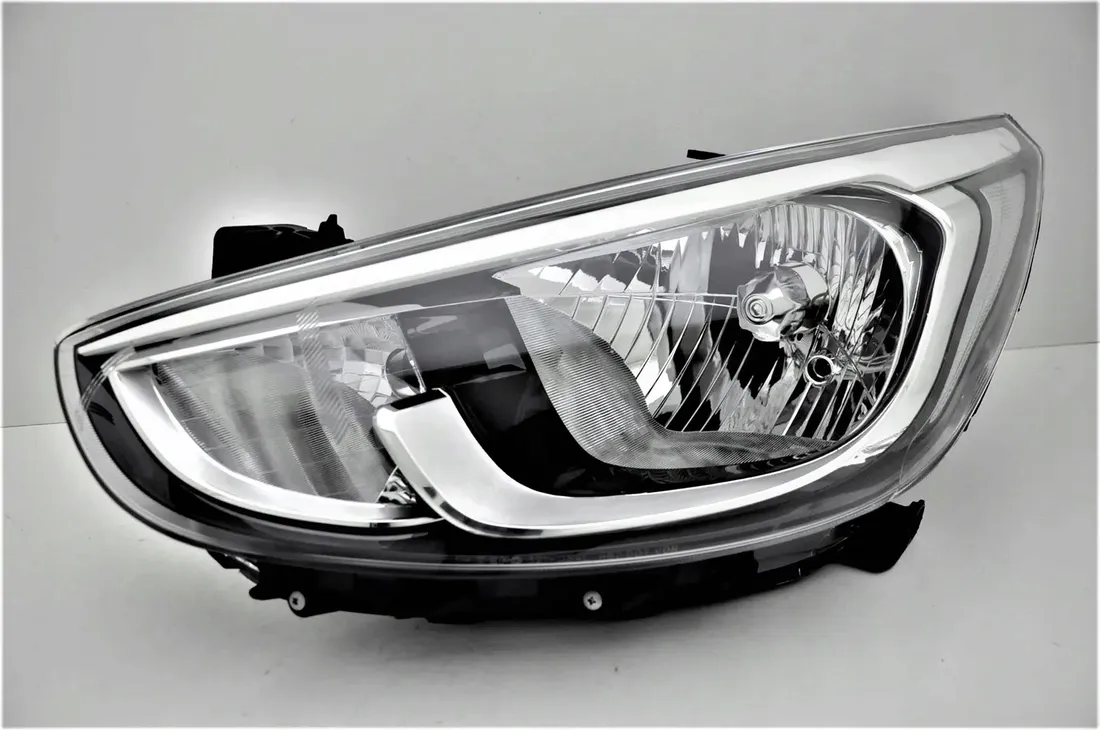 hyundai-accent-2015-reflektor-prawy-stan-nowy
