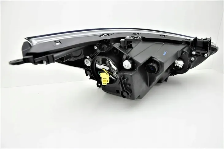 hyundai-accent-2015-reflektor-prawy-jakosc-czesci-zgodnie-z-gvo-p-zamiennik-o-jakosci-porownywalnej-do-oryginalu
