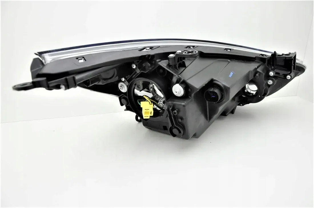 hyundai-accent-2015-reflektor-prawy