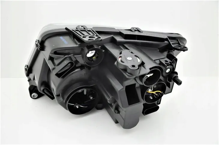 vw-amarok-2013-reflektor-prawy-nowy-strona-zabudowy-prawa