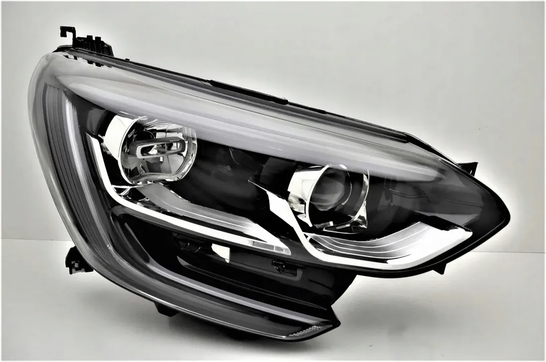 renault-megane-4-od-2016-reflektor-prawy-blac