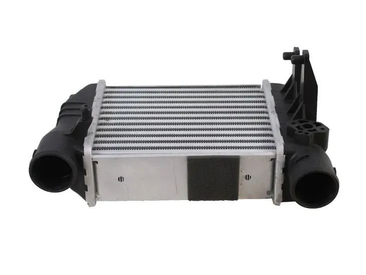 intercooler-audi-a4-b6-b7-1-8-t-00-09-jakosc-czesci-zgodnie-z-gvo-o-oryginal-z-logo-producenta-samochodu-oe