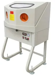 myjka-cisnieniowa-kabinowa-z-podgrzewaniem-wody-do-warsztatu-przemyslowa