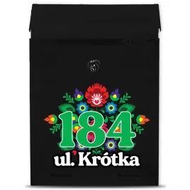 czarna-matowa-skrzynka-pocztowa-na-elewacje-styl-ludowy-personalizowane-wz