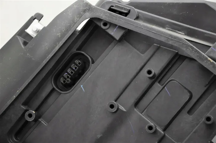 bmw-e60-e61-2003-06-reflektor-bi-xenon-prawy-strona-zabudowy-prawa