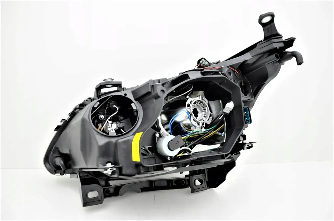 bmw-e60-e61-2003-06-reflektor-bi-xenon-prawy