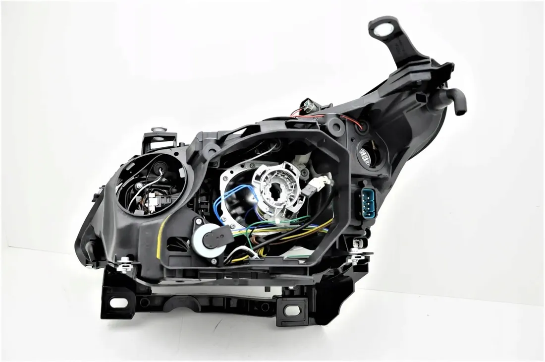 bmw-e60-e61-2003-06-reflektor-bi-xenon-prawy-stan-nowy