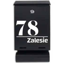 czarna-skrzynka-matowa-pocztowa-z-tuba-personalizowany-adres-na-elewacje