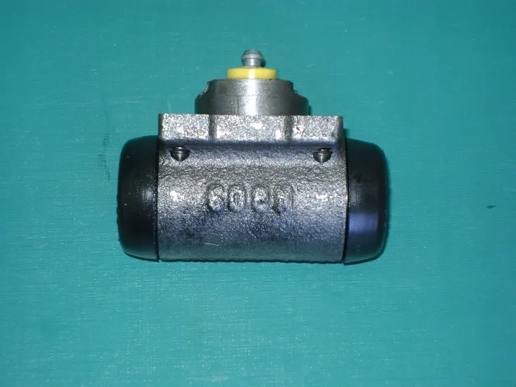 cylinderek-hamulcowy-lpr-4466-waga-z-opakowaniem-2-kg