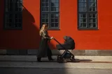 venicci-wozek-2w1-claro-noir-informacje-dodatkowe-amortyzatory-blokada-kol-obrotowych-hamulec-mozliwosc-zamontowania-fotelika-mozliwosc-zamontowania-gondoli-odchylane-oparcie-palak-bezpieczenstwa-pelna-raczka-pozycja-lezaca-przekladane-siedzisko-regulowana-raczka-regulowany-podnozek-skretne-kola-zdejmowana-tapicerka