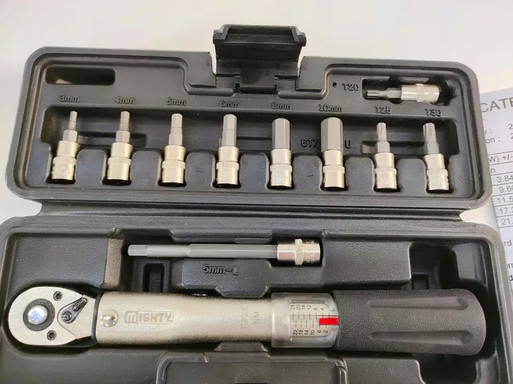 reflektor-hella-1eb-012-034-021-numery-katalogowe-zamiennikow-abakus-441-11k5rmldem2