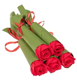 czerwona-dekoracyjna-roza-z-mydelka-pomysl-na-dzien-nauczyciela