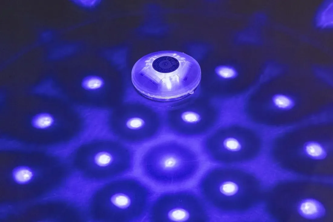 lampka-led-basenowa-bestway