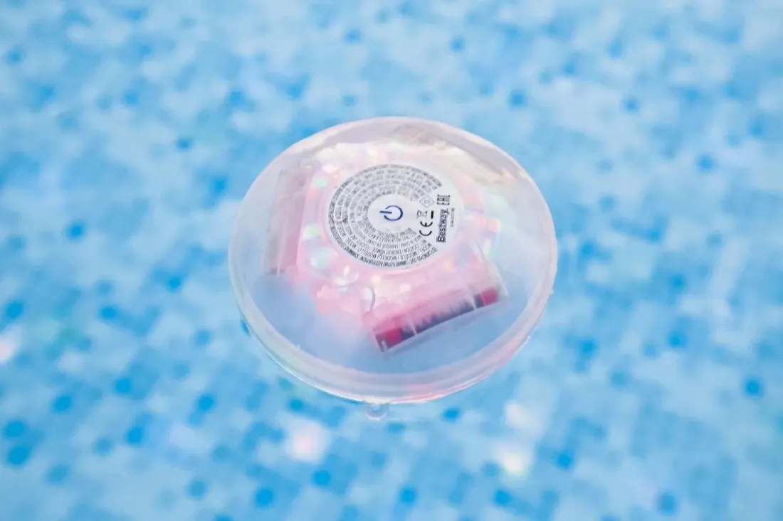 lampka-led-basenowa-bestway