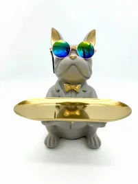 prezent-swiateczny-bezowy-buldog-figurka-ze-zlota-taca