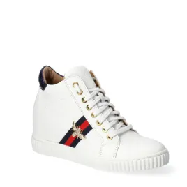 arturo-vicci-sneakersy-biale-z-mucha-na-ukrytej-koturnie