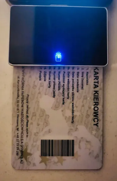 czytnik-karty-kierowcy-do-iphone-ios-zlacza-slot-karty-kierowcy-usb