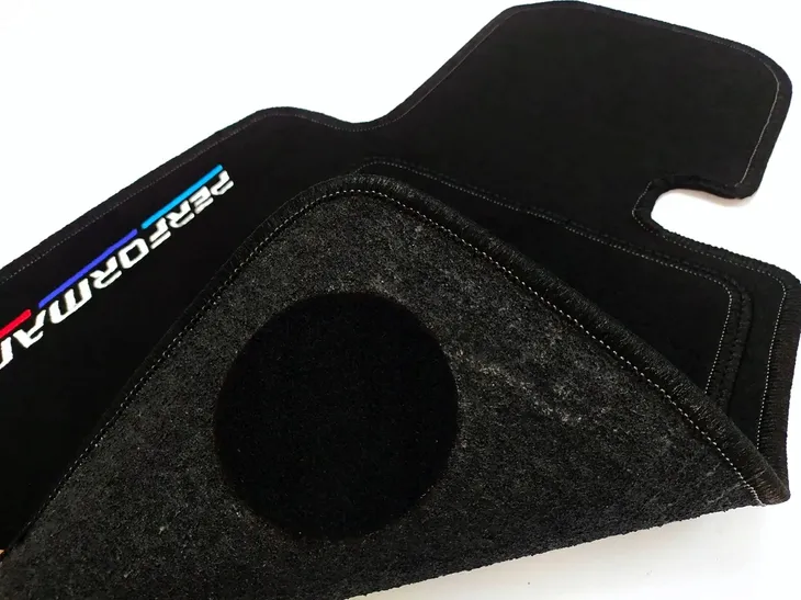 dywaniki-welurowe-bmw-6-e63-e64-2003-10-haft-waga-z-opakowaniem-2-kg