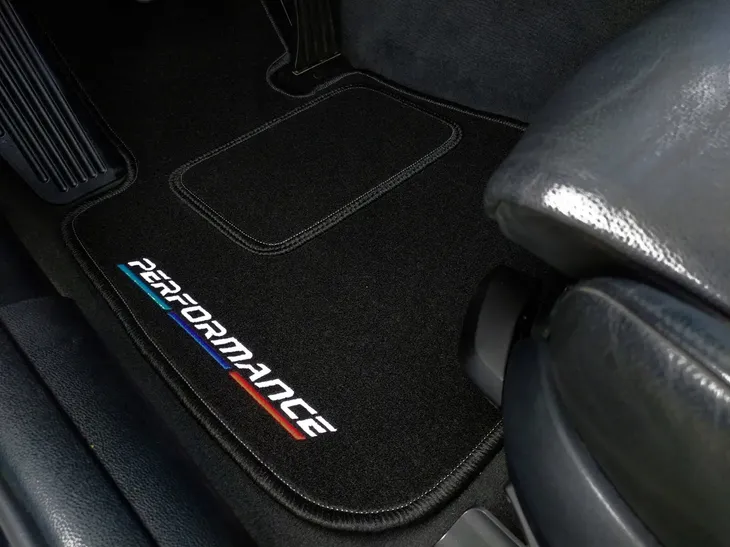 dywaniki-bezowe-do-bmw-3-e90-2005-2012-haft-stan-nowy-liczba-elementow-komplety