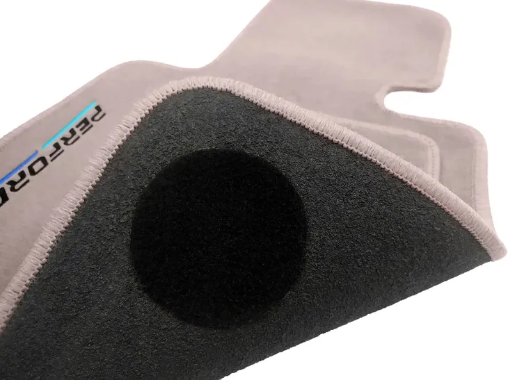 dywaniki-bezowe-do-bmw-7-e65-e66-2001-08-haft-kolor-bezowy