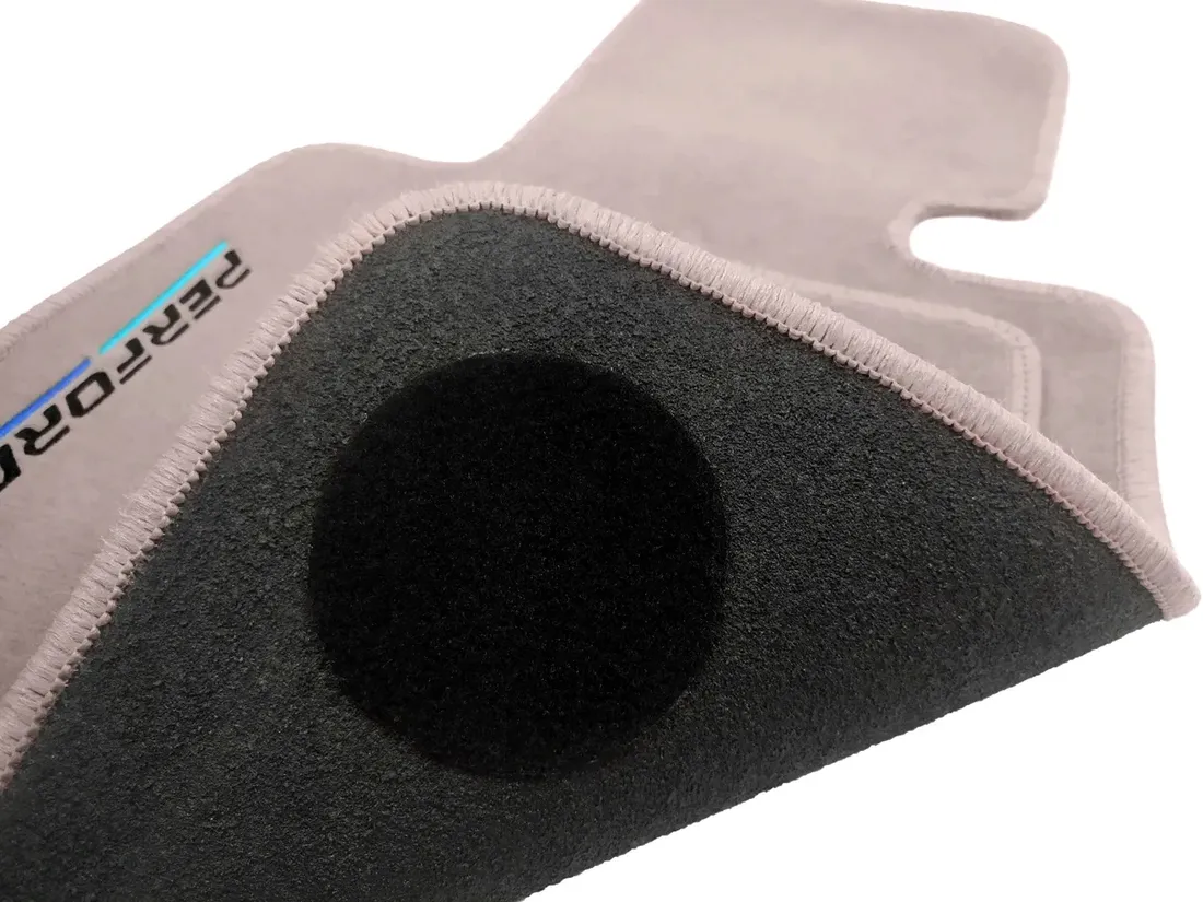 dywaniki-bezowe-do-bmw-7-e65-e66-2001-08-haft