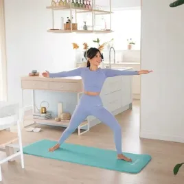 jednoczesciowa-mata-do-cwiczen-fitness-aerobik-miekka-z-uchwytami-paskami