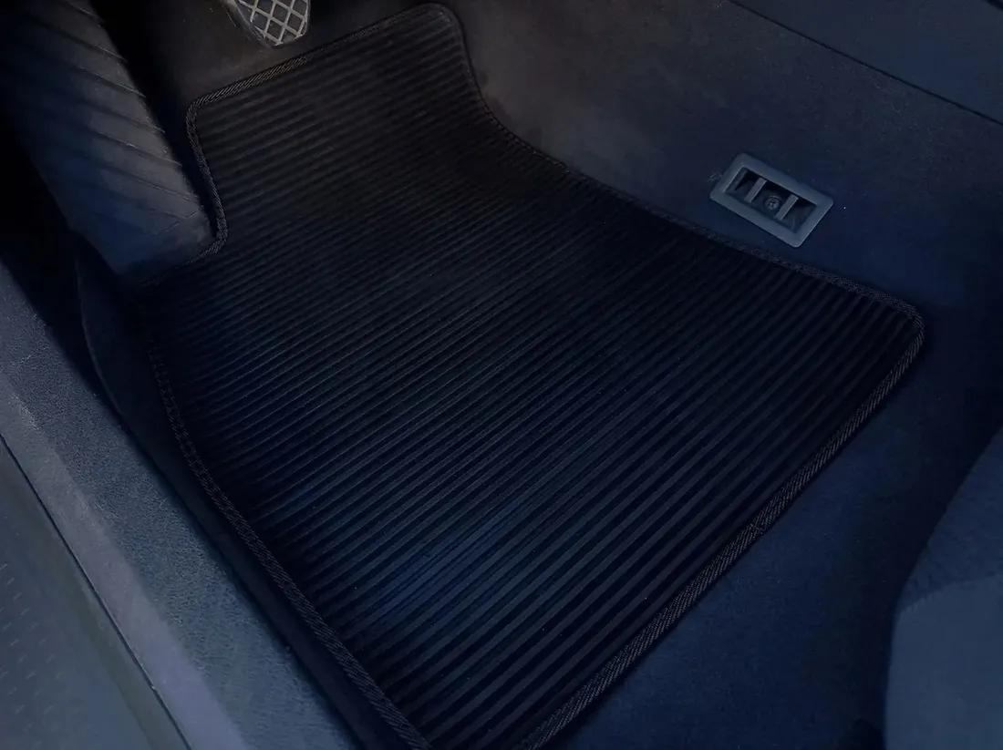 dywaniki-gumowe-do-bmw-7-e65-e66-2001-2008
