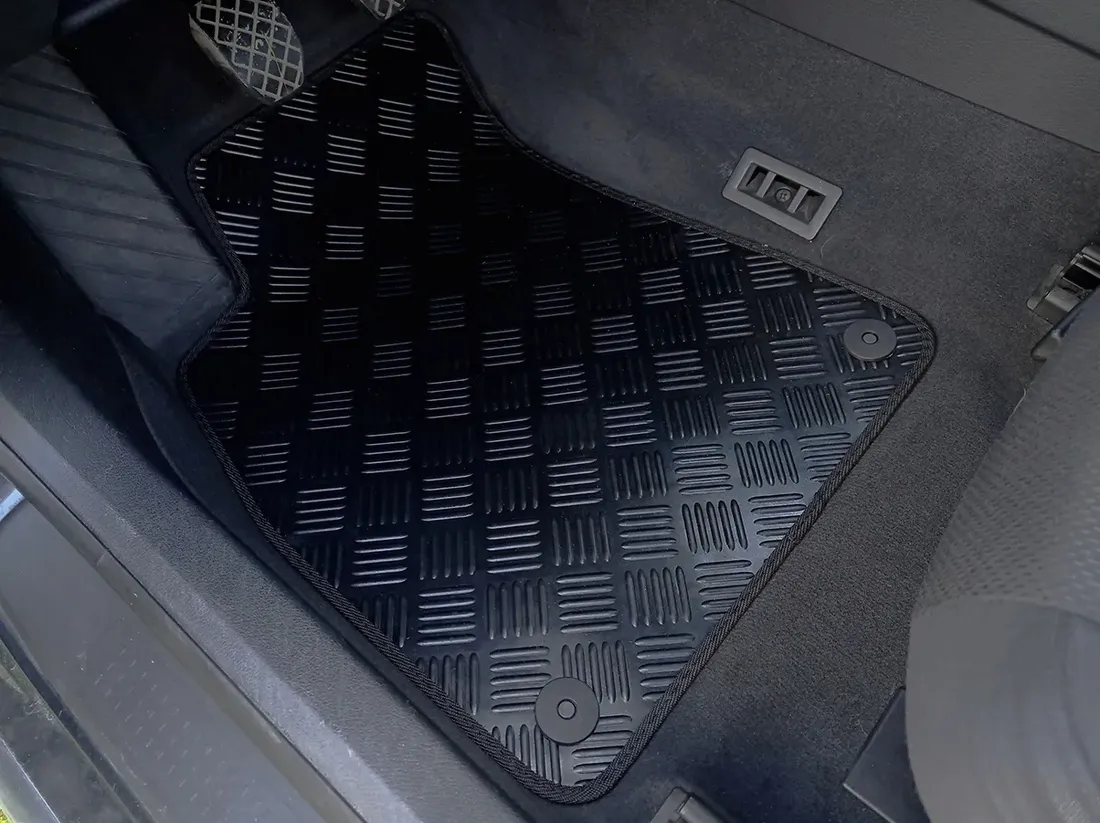 dywaniki-gumowe-do-vw-golf-vii-2012-
