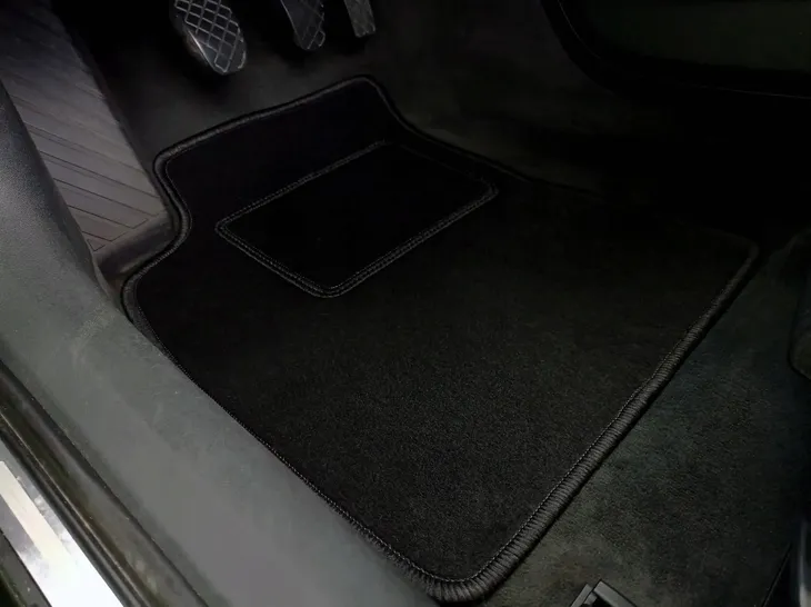 dywaniki-wycieraczki-czarne-opel-combo-e-2018-producent-lasota