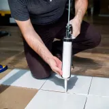 pistolet-do-silikonu-mas-drel-300-zasilanie-reczne