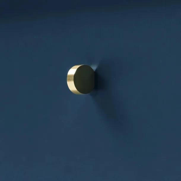 lawa-mono-02-granatowy-kolor-mebla-odcienie-granatowego