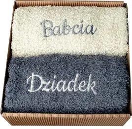 prezent-na-dzien-babci-i-dziadka-zestaw-recznikow-z-haftem