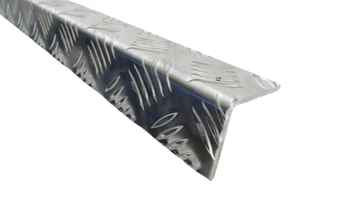 Kątownik aluminiowy ryflowany 40x40x3 150cm