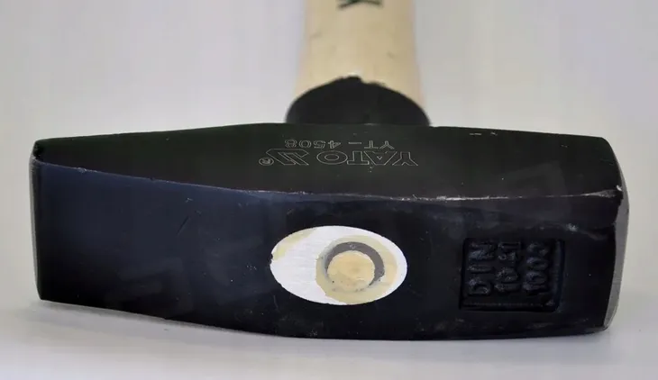 mlotek-slusarski-1000g-marka-yato-waga-z-opakowaniem-1-21-kg