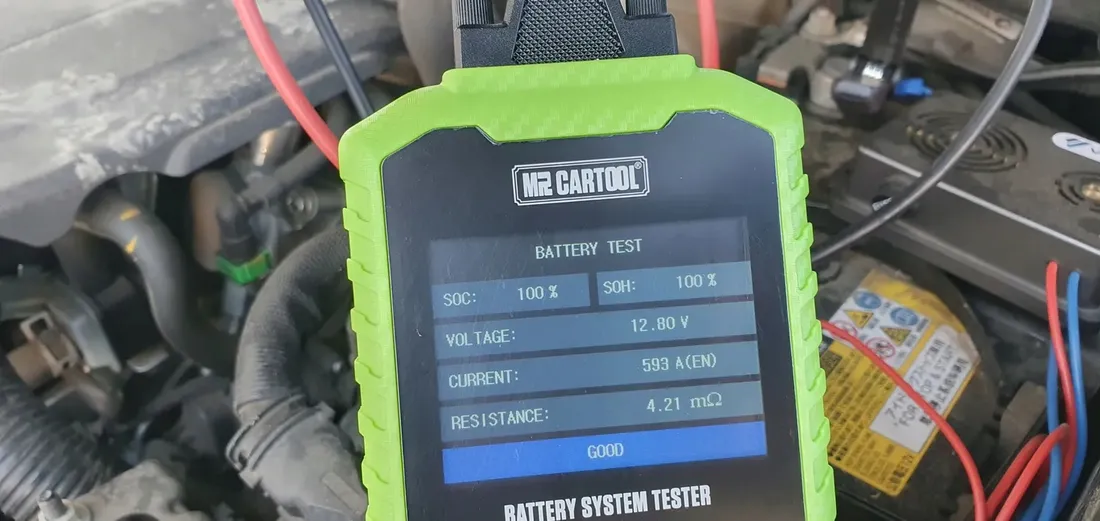 cyfrowy-tester-do-akumulatorow-baterii-12v