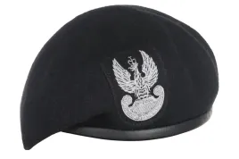 polski-beret-wojskowy-tloczony-fason-sil-specjalnych-czarny-57