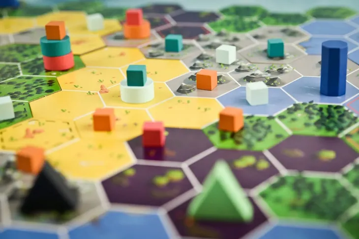 gra-planszowa-lucrum-games-kryptyda-stan-nowy-wysokosc-produktu-27-cm