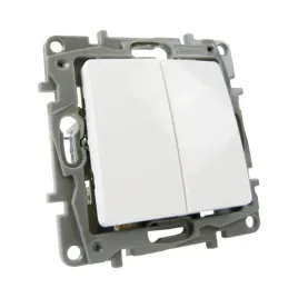 lacznik-schodowy-podwojny-10a-niloe-step-764502-legrand