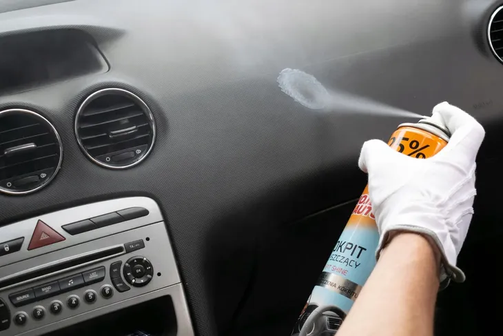 srodek-do-kokpitu-arctic-600mlblyszczacy-producent-moje-auto
