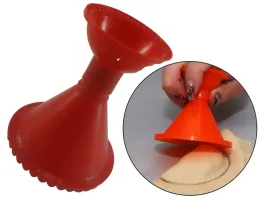 forma-wykrawacz-pieroznica-do-pierogow-uszek-uszka-pierogi-ozdoba-3w1-50