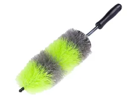 szczotka-do-mycia-felg-i-truno-dostepnych-miejsc