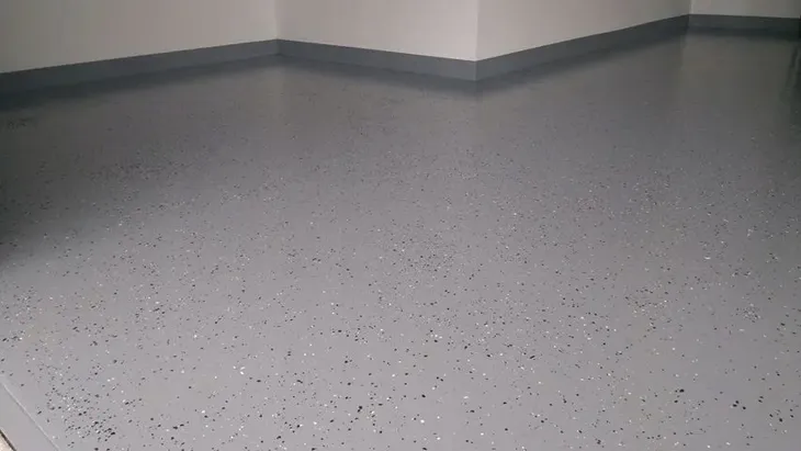 farba-przemyslowa-solid-clearcoat-500-1l-polysk-zastosowanie-uniwersalne