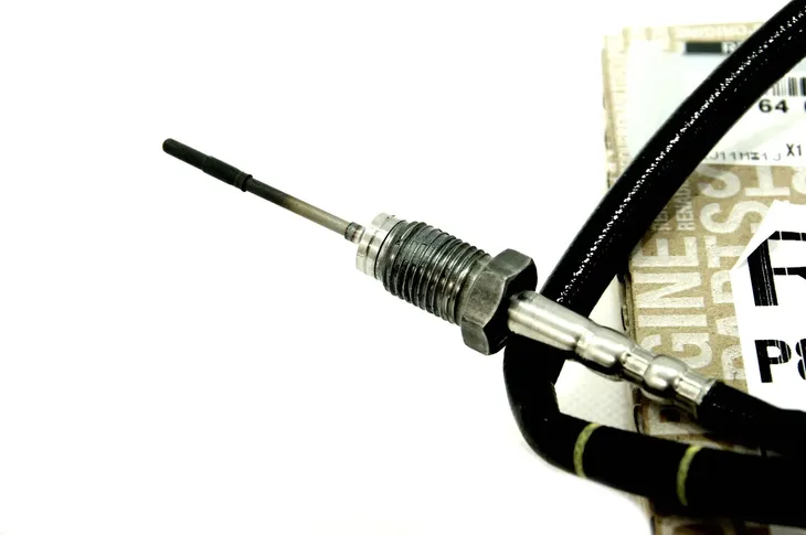 czujnik-temperatury-spalin-master-23-226409306r-producent-czesci-renault-oe