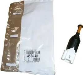 czujnik-swiatel-stop-c2-c3-c4-c5-207-307-453440-oe