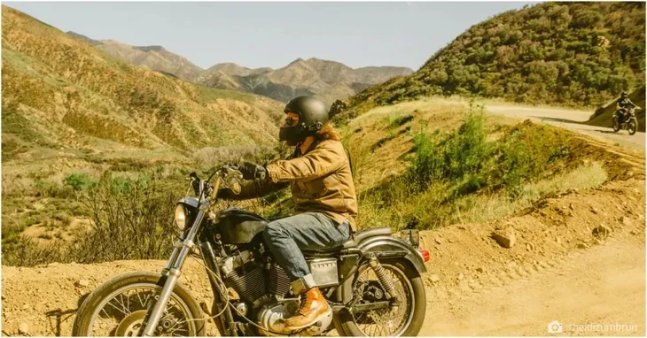 interkom-sena-10c-evo-bluetooth-z-kamera-4k-czas-ladowania-2-5-h