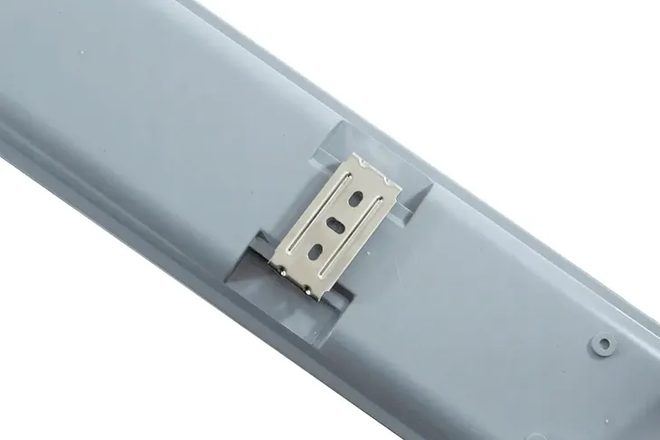 zestaw-oprawa-hermetyczna-lampa-120cm-2x-swietlowki-led-do-garazu-temperatura-barwowa-6000-k