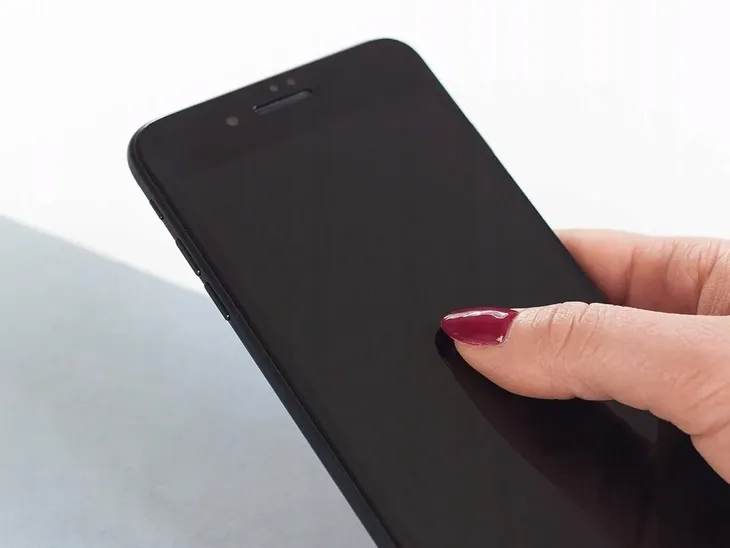 apple-iphone-7-black-3mk-hardglass-max-privacy-dekolt-stojka