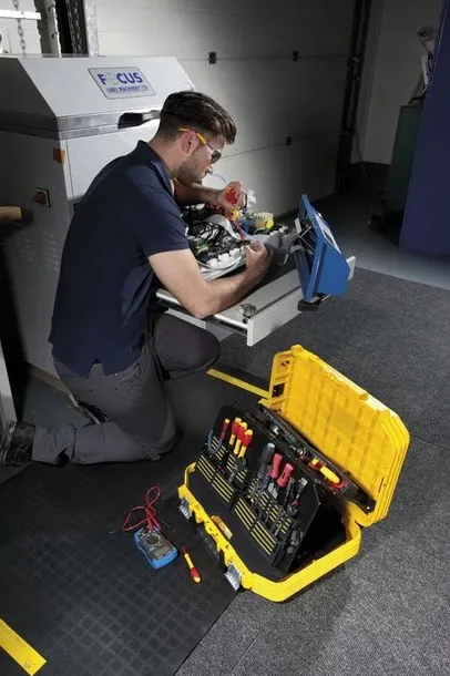 walizka-technika-stanley-fatmax-fmst1-71943-dlugosc-21-cm