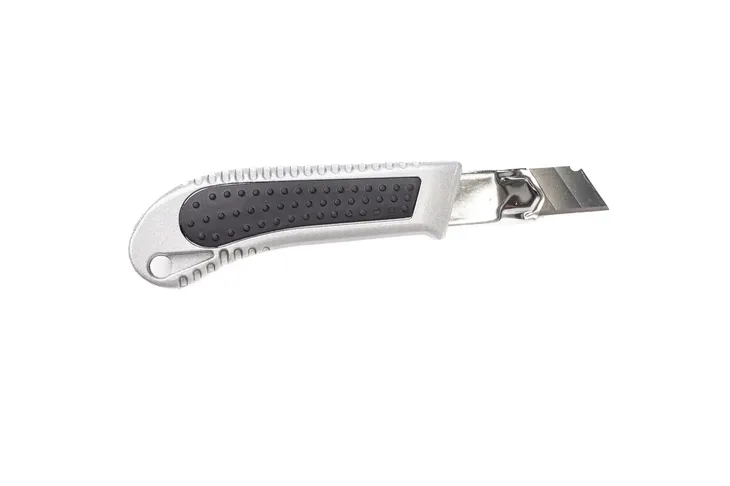noz-metalowy-solid-18-mm