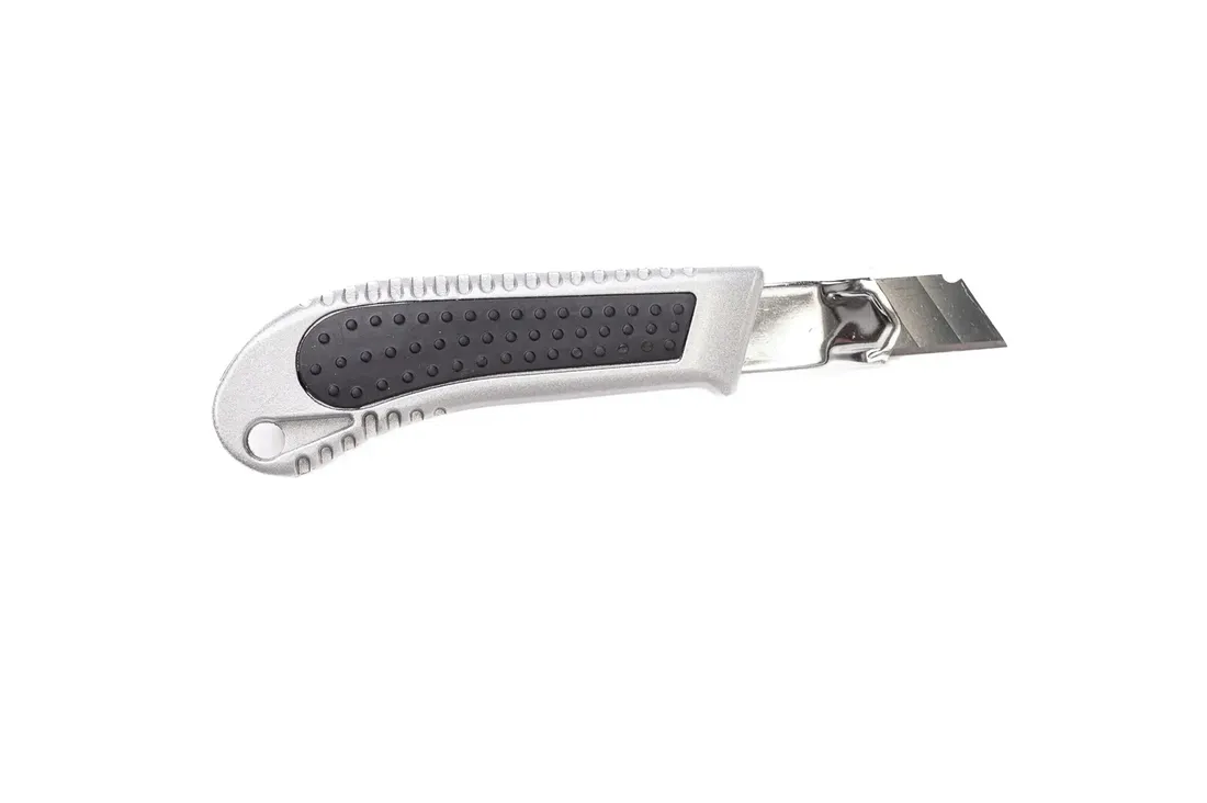 noz-metalowy-solid-18-mm